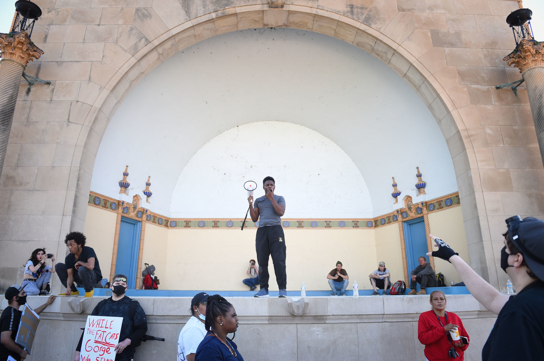 053120-qc-nws-protest-032